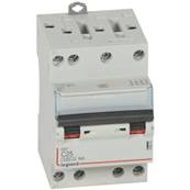 DX3 4P C25 4500a/6ka 3m