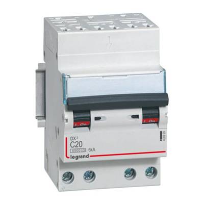 DX3 4P C20 4500a/6ka auto